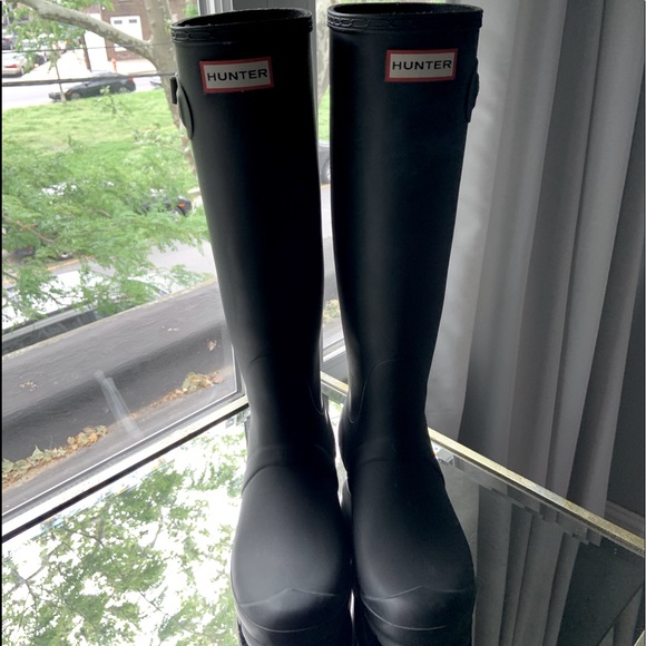 Hunter tall rain  boot - Picture 2 of 4